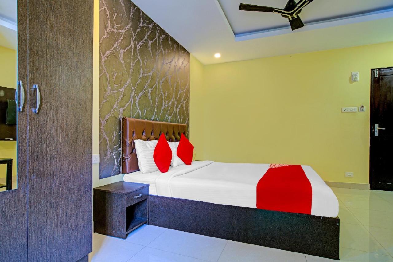 Oyo Flagship 77876 Amigo Suites Kochi Exterior photo