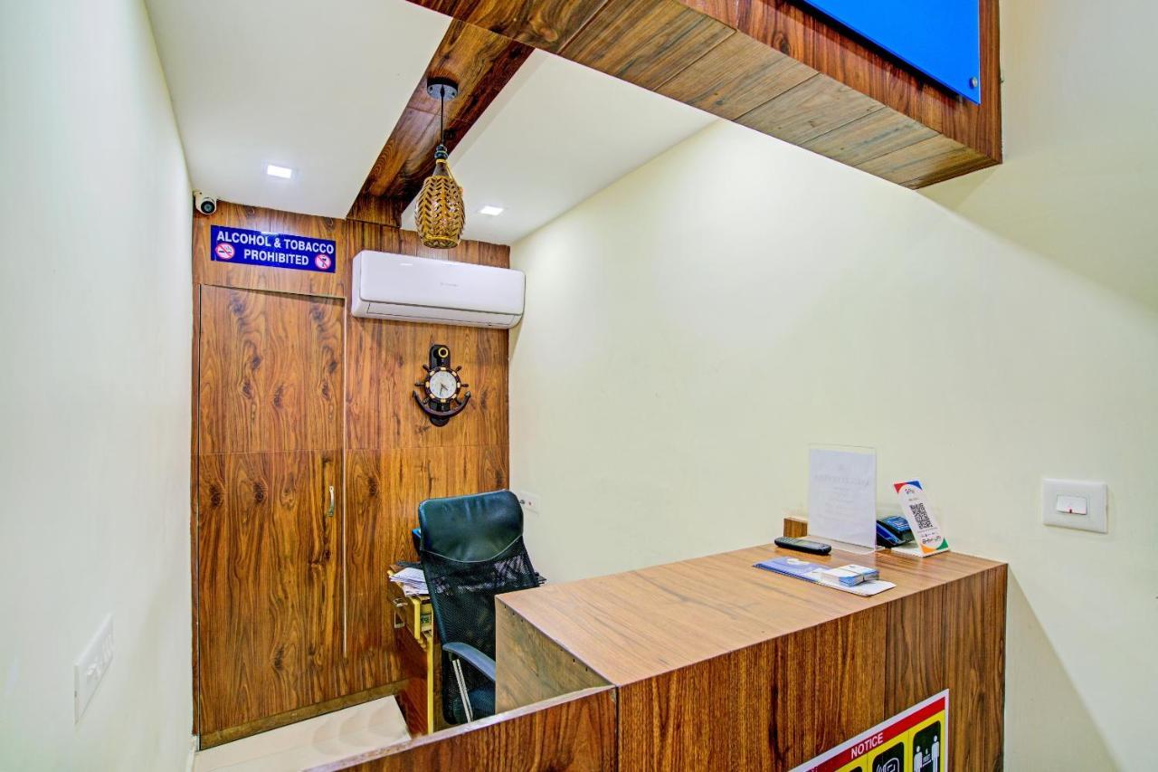 Oyo Flagship 77876 Amigo Suites Kochi Exterior photo